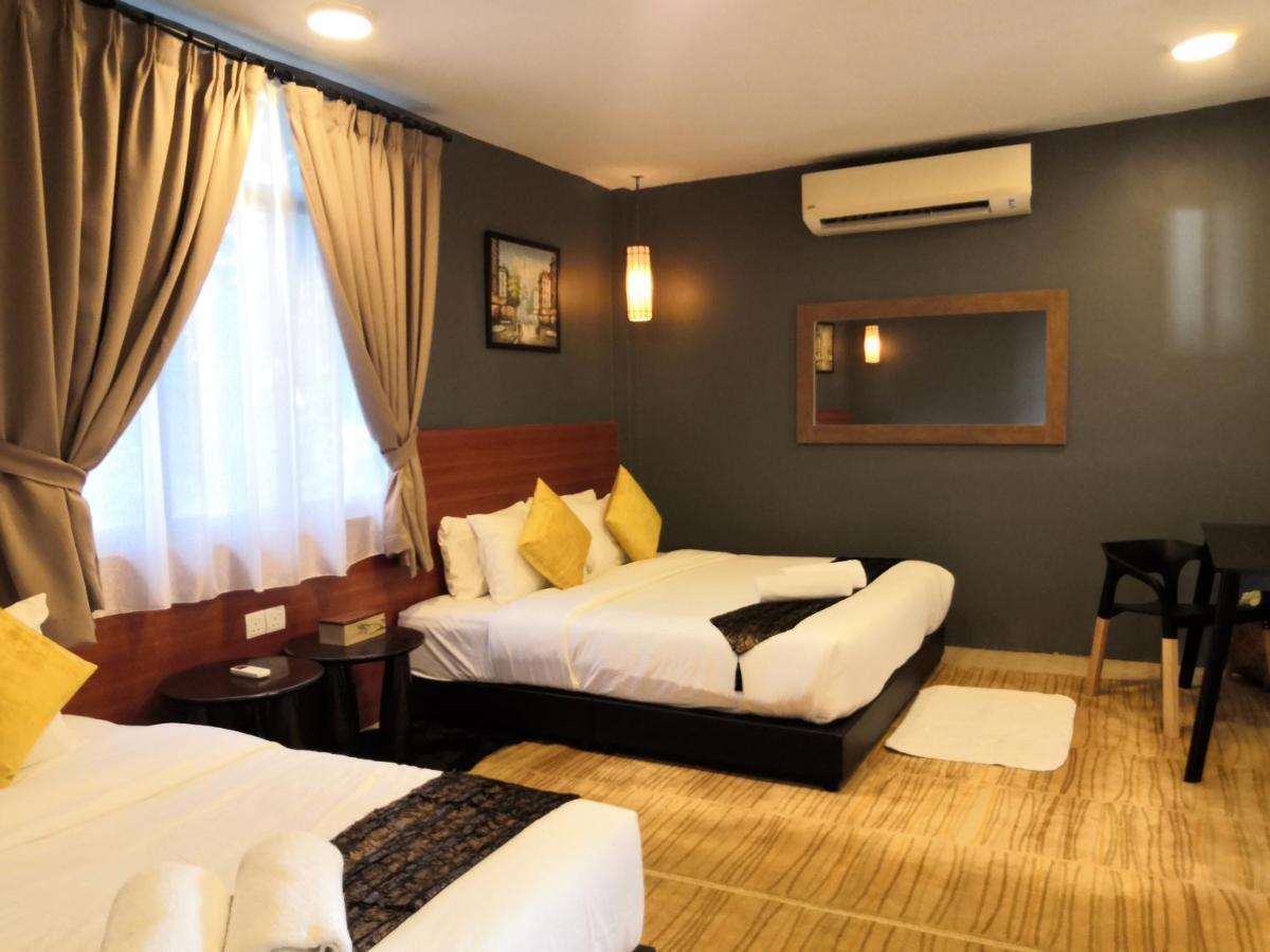 Alia Residence Business Resort Padang Mat Sirat Exterior foto